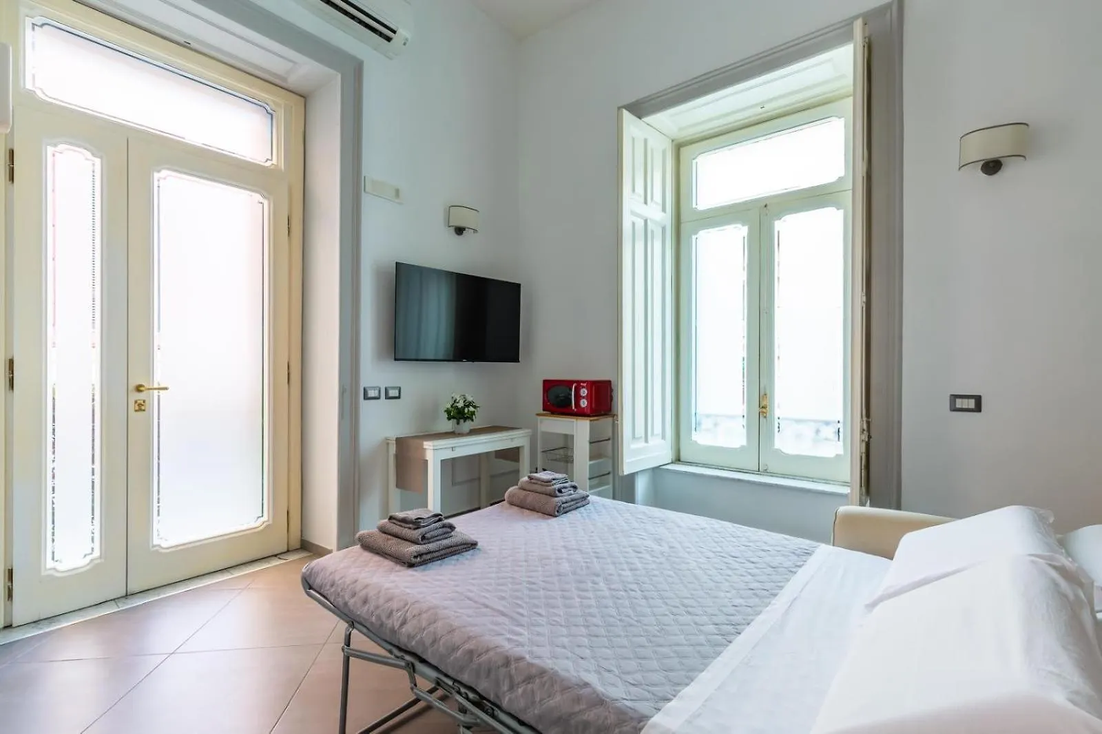 Napoli Relax Rooms-Vicino Lungomare- Neapol