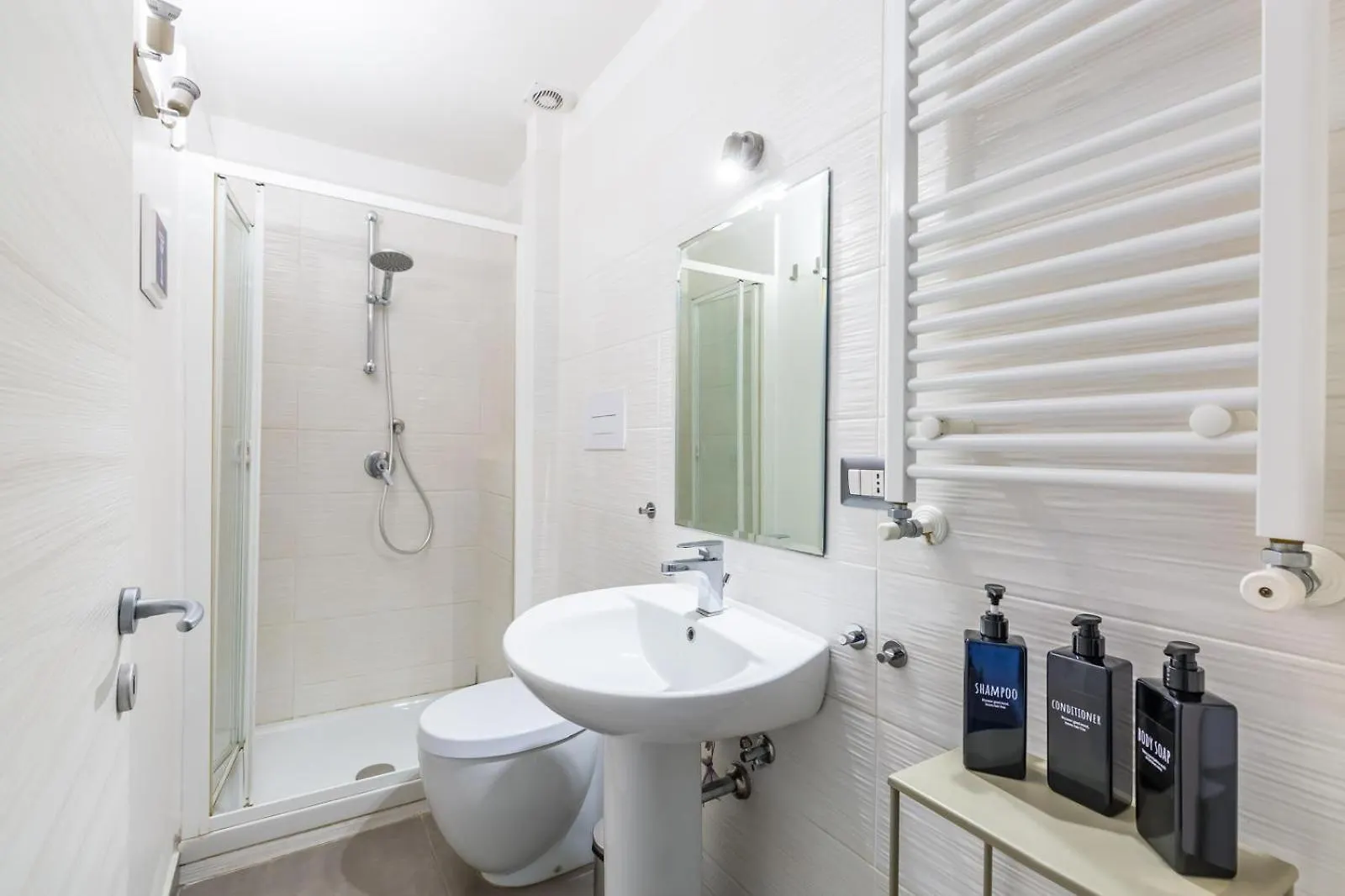 Napoli Relax Rooms-Vicino Lungomare- Italy