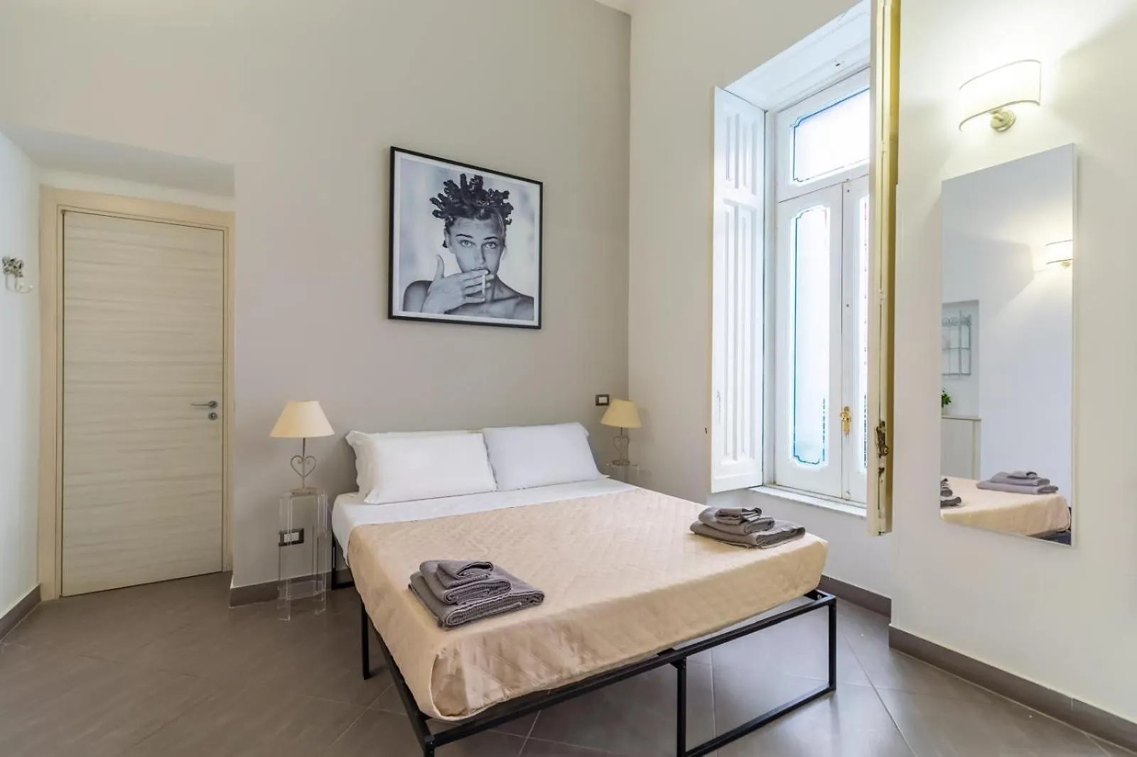 Napoli Relax Rooms-Vicino Lungomare- 0*, Naples