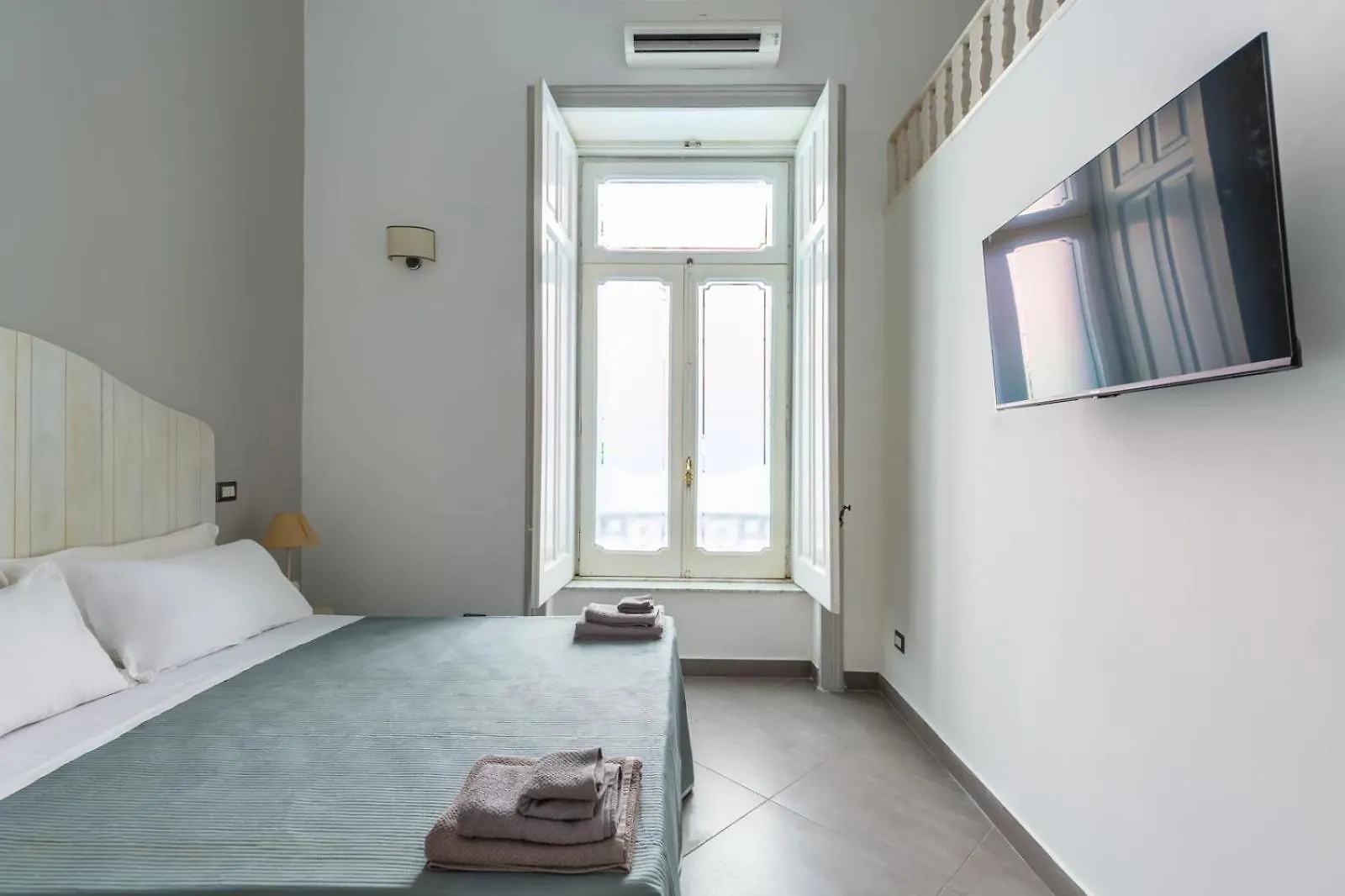 Napoli Relax Rooms-Vicino Lungomare- Apartment Naples